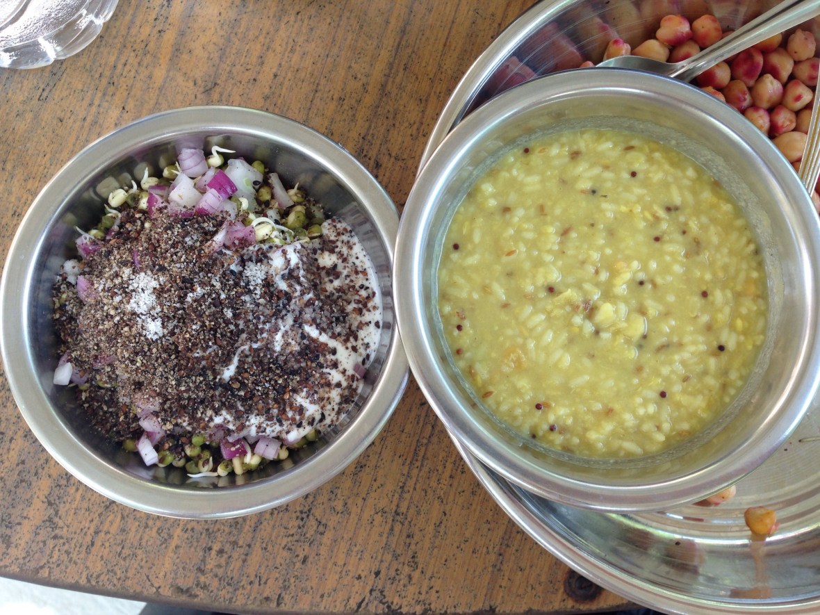 Kítcheri y ensalada de brotes de soja