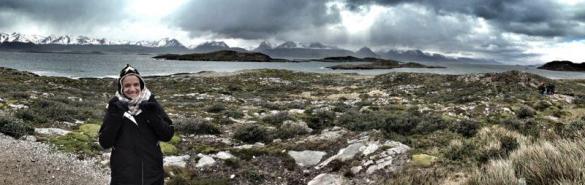 Vista de Ushuaia desde una isla en el Canal del Beagle